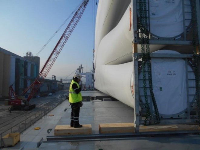 Blade Power Loading Blade Runner – The Loading of Wind Turbine Blades on Bulk Carriers ...